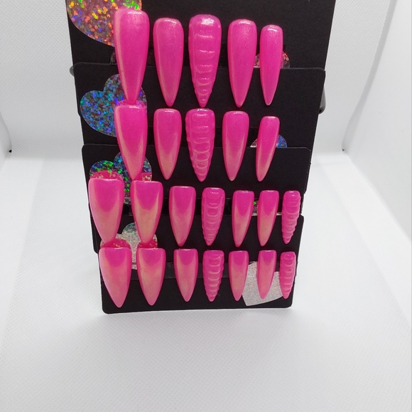 HAND PAINTED PRESS ON NAILS, LONG STILETTO, 24 NAILS - Picture 2 of 4